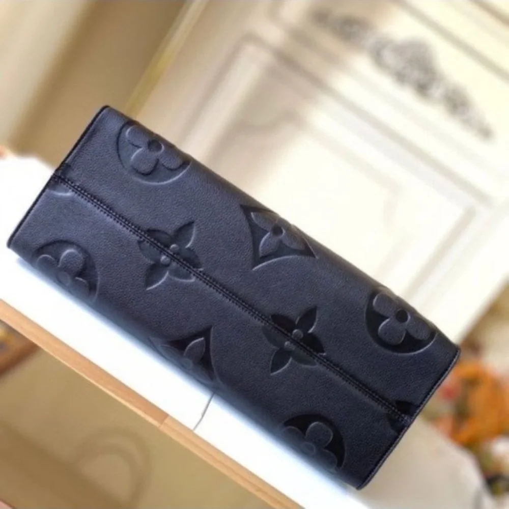 Black Louis Vuitton Empreinte Monogram Giant Onthego MM totes - Picture 5 of 5